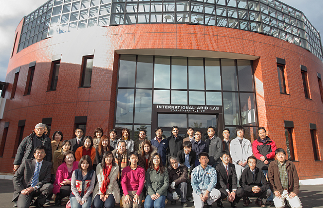 インターナショナル・アリド・ラボ完成